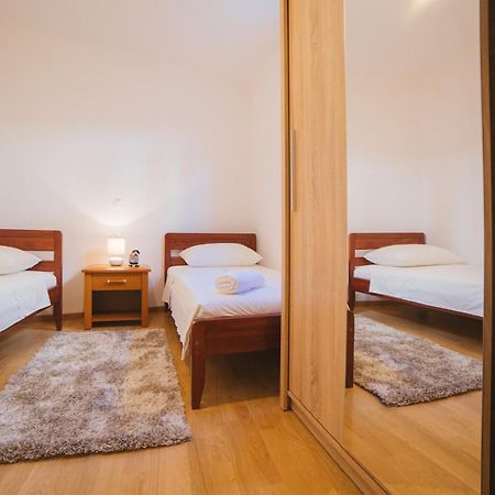 City Center Lux Apartment "Tonci" Оміш Екстер'єр фото