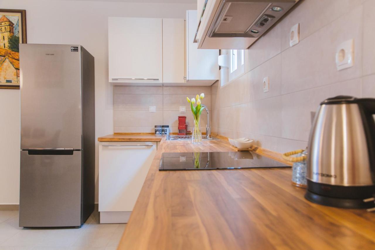 City Center Lux Apartment "Tonci" Оміш Екстер'єр фото